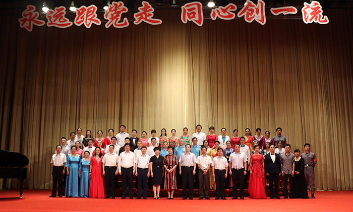             У����ٰ조����һ ӭУ�족��ְ���ϳ����� 
    